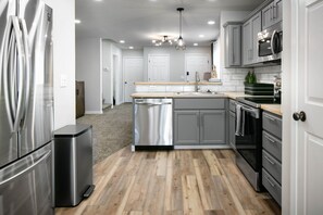Microwave, dishwasher, coffee/tea maker, cookware/dishes/utensils - Newly Renovated Mid-Modern Townhome Central Twin Falls (Twin Falls)