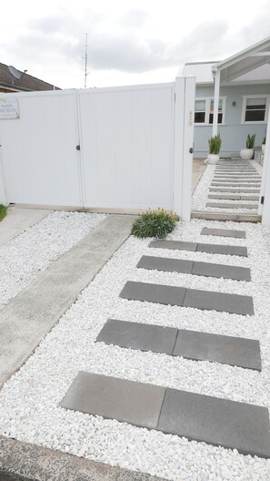 المنطقة المحيطة بالمنشأة