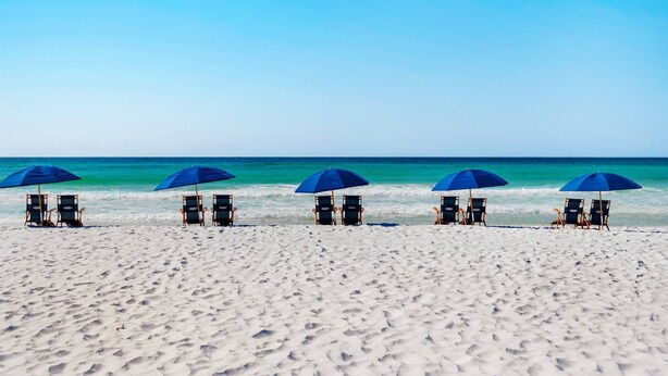 A beach with five rows of beach chairs and umbrellas, facing the ocean. - Great Location!! Family Friendly, 3 Pools, Lake, Tennis, Free Activities & Walk to Restaurants/Shops (Destin)