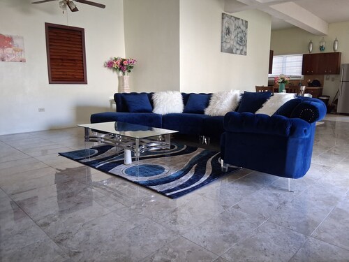 New Gem! Entire Private Three Bedroom Beautiful Caribbean Home