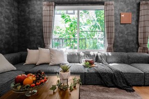 콘도, 금연 | 거실 공간 | 케이블 채널 시청이 가능한 60인치 평면 TV, TV, 넷플릭스