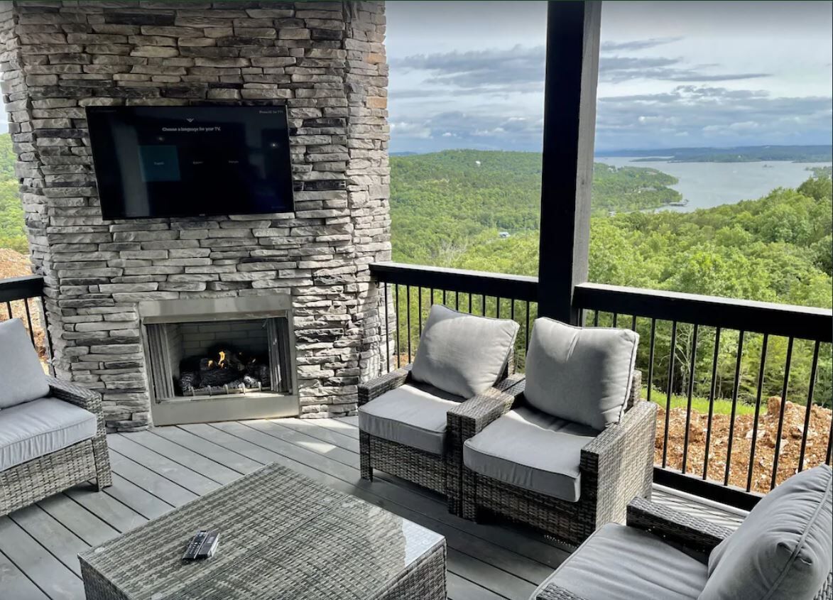 Game Room, Wheelchair-Friendly, Lake Views, Free Daily Tickets to Local Favorites!