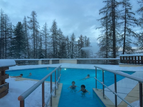 Residence on the slopes with heated outdoor pool