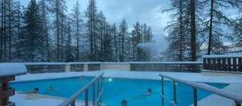 Residence on the slopes with heated outdoor pool