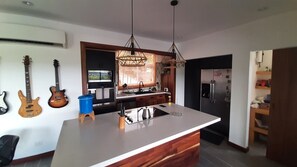 電子レンジ、オーブン、食器洗い機、コーヒー / ティーメーカー