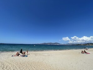 Beach nearby, beach towels - Villas Agosta - Bergamia - sea view 50 m from the beach, new and luxurious (Pietrosella)