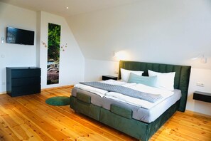 2 bedrooms, iron/ironing board, travel crib, free WiFi