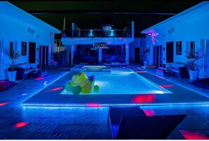 屋外プール、温水プール