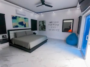 6 bedrooms, in-room safe, desk, iron/ironing board