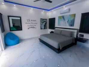 6 bedrooms, in-room safe, desk, iron/ironing board