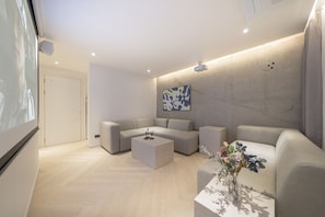 Family Twin Room (Check-in 10pm on FRI,SAT,SUN) | Free WiFi, bed sheets - Croissant Hotel Guri by AanK (Guri)