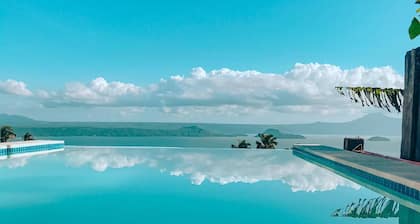Balkonahe in Batangas, Overlooking Taal Lake and Tagaytay