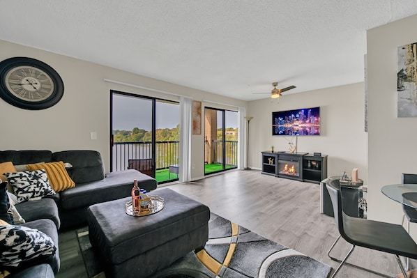 Smart TV, fireplace