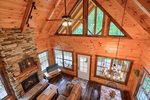 Smart TV, fireplace, video games, DVD player - Honey Bear cabin at Trickle Creek (Logan)