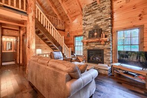 Smart TV, fireplace, video games, DVD player - Honey Bear cabin at Trickle Creek (Logan)