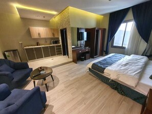 Bureau, espace de travail pour ordinateur portable, Wi-Fi gratuit