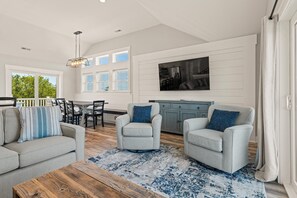 Smart TV - Landon Sea: Private Pool, Hot Tub, Dog-Friendly (Corolla)