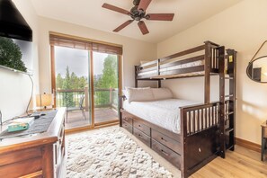 2 bedrooms, WiFi, bed sheets - Updated Condo in Breckenridge w/ Mountain Views & Quick Drive to Base Area! (Breckenridge)