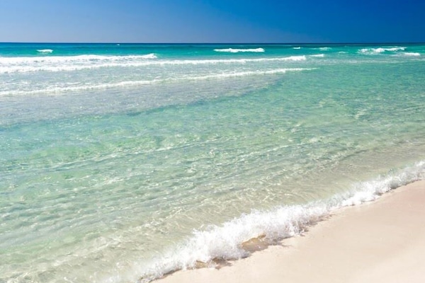 Beach nearby, sun loungers, beach towels