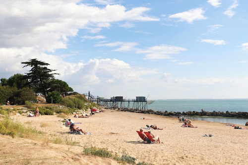 Villa Souzy - Family home with fully enclosed garden. 2km from the ocean.