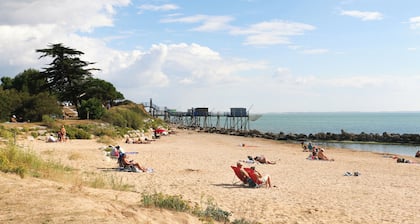 Villa Souzy - Family home with fully enclosed garden. 2km from the ocean.