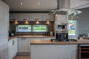 Fridge, microwave, oven, dishwasher - Maple Lodge | sleeps 6 - Hot Tub, Dog Friendly - 5* Visit England (Pickering)