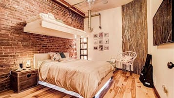 2 bedrooms, desk, travel cot, free WiFi