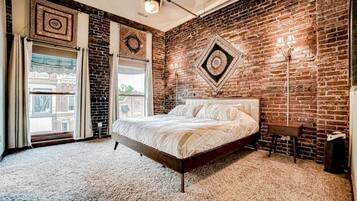 2 bedrooms, desk, travel crib, free WiFi