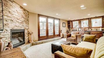 Smart TV, fireplace, stereo, computer monitors