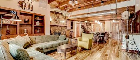 Smart-TV, Kamin, Stereoanlage, Computerbildschirme