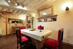 Dining - Gîte in the heart of the Perche, Le Percheron (Perche-en-Nocé)