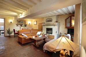 TV, offices - Gîte in the heart of the Perche, Le Percheron (Perche-en-Nocé)