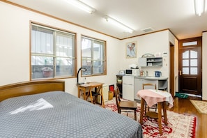 1 bedroom, desk, iron/ironing board, free WiFi