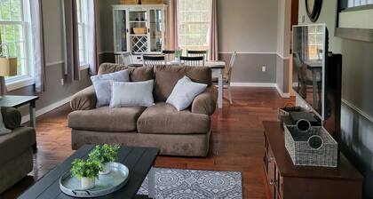 Name: Hill Crest<br>Private Setting. Heated Pool. 4 Minutes to Dreams Park