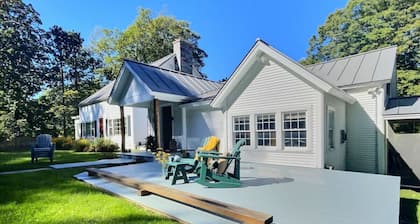 CountryBear- AC, Pool, Hot Tub, Fire Pit, Grill