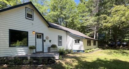 3+ Bedroom House +SAUNA, Patio, DIRECT Snowmobile Trail Access, & Firepit