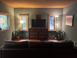 Smart TV, fireplace, printers - 3+ Bedroom House +SAUNA, Patio, DIRECT Snowmobile Trail Access, & Firepit (Washburn)