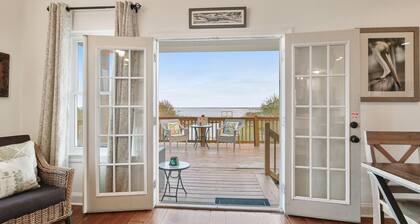 Gorgeous Lakefront Home: Private Pier, Boathouse, Kayaks - Fish From the Dock!