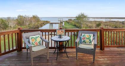 Gorgeous Lakefront Home: Private Pier, Boathouse, Kayaks - Fish From the Dock!