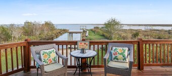Gorgeous Lakefront Home: Private Pier, Boathouse, Kayaks - Fish From the Dock!