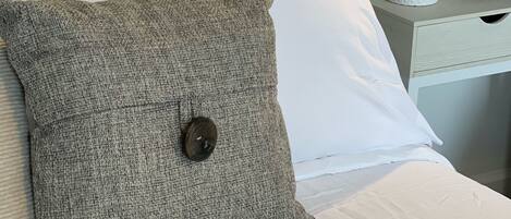 2 habitaciones, tabla de planchar con plancha, wifi y ropa de cama