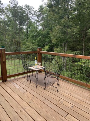 Outdoor dining - Country living and still close to Pigeon Forge/Sevierville/Gatlinburg activities (Sevierville)