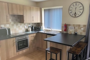 冰箱、微波炉、烤箱、炉灶