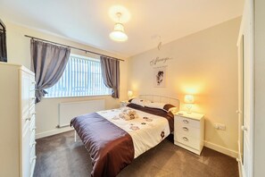 2 bedrooms, iron/ironing board, free WiFi, bed sheets - Cozy Dog Friendly Cottage Near Bridlington (Bridlington)