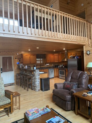 L&D Mountain Retreat Cabin far from the Hustles and Bustles of the City