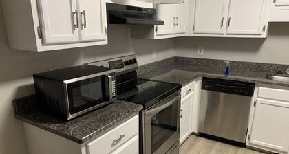 Cheerful 2-bedroom Easy Street Townhouse