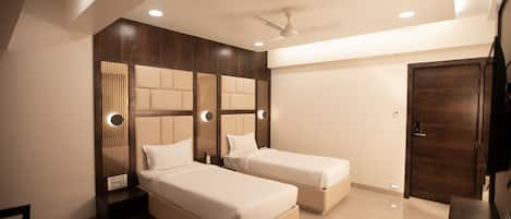 Deluxe Room | Premium bedding, memory foam beds, minibar, in-room safe