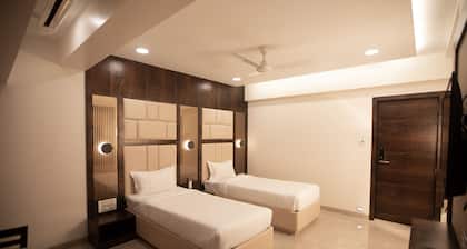Hotel Naaz Executive Near T2 Airport