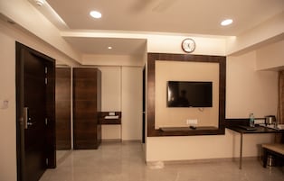Ropa de cama de alta calidad, colchones con efecto memoria y minibar 
