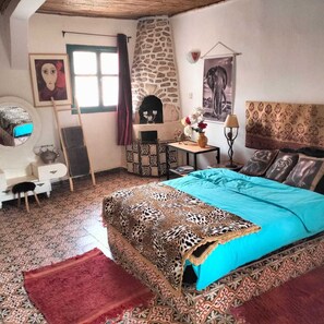 5 bedrooms, iron/ironing board, free WiFi, bed sheets